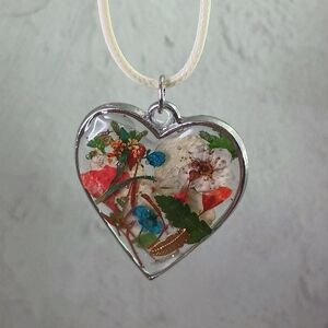 Heart Resin Pendant Necklace with Real Flowers• Luna & Roo